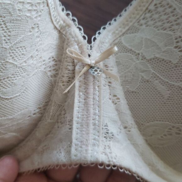 Wacoal Womens Cream Chic Feminine Classic Floral Lace Overlay Bra Size 34DDD - Picture 2 of 5
